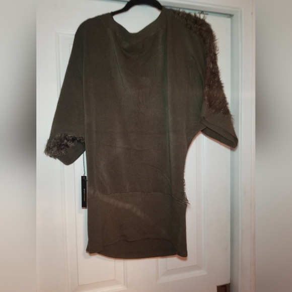 NWT GORGEOUS BCBG FUZZY FURY GROMET DETAILED PLAIN BACK SWEATER - Picture 6 of 13